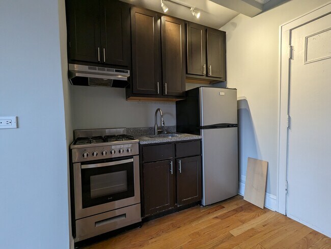 Photo - 4735 N Hermitage Ave