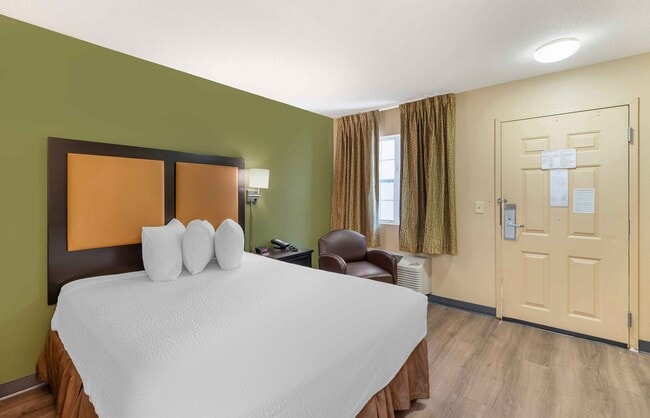 Furnished Studio-St. Louis - Westport - East Lackland Rd.
