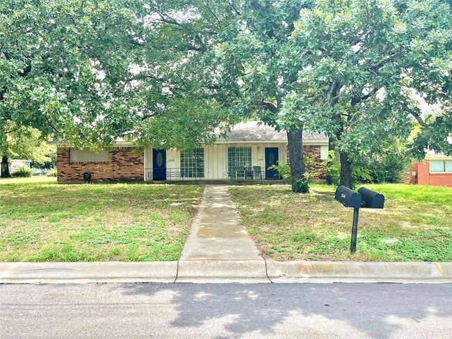 Building Photo - 2620 Denison St Rental