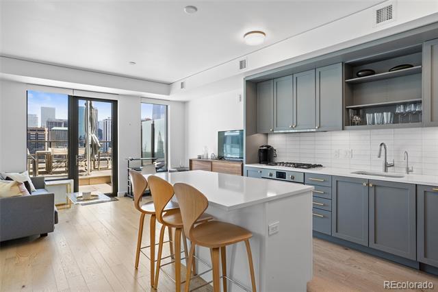 Building Photo - 1750 Wewatta St Unit 1402