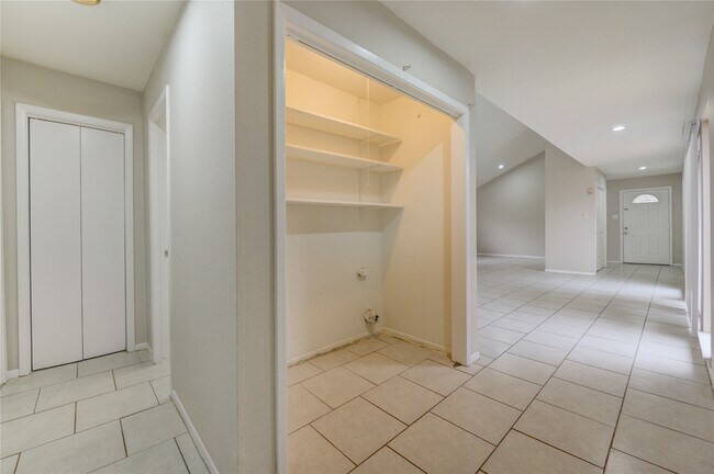 Building Photo - 12327 Fairmeadow Dr