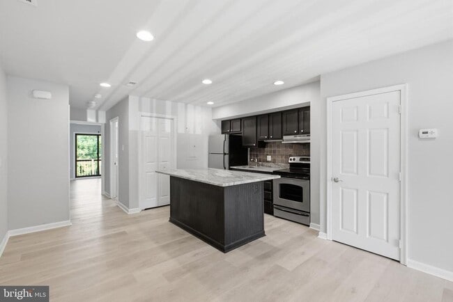 27 Darien Way