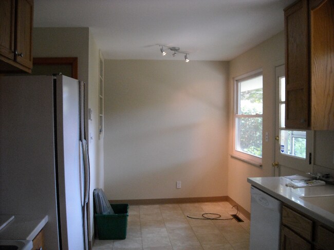 Photo - 353 E Clearview Ave