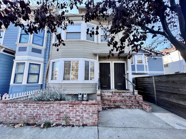 Photo - Lovely and spacious 2bd / 1 bth plus bonus room with washer & dryer!