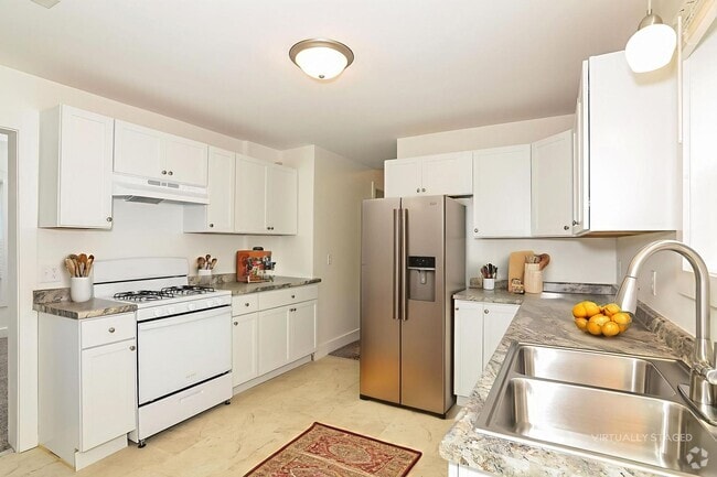 Building Photo - Newly Renovated Single Family Home - GREAT...