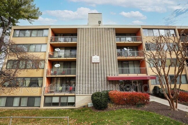 Photo - 4 S Van Dorn St Unidad #205