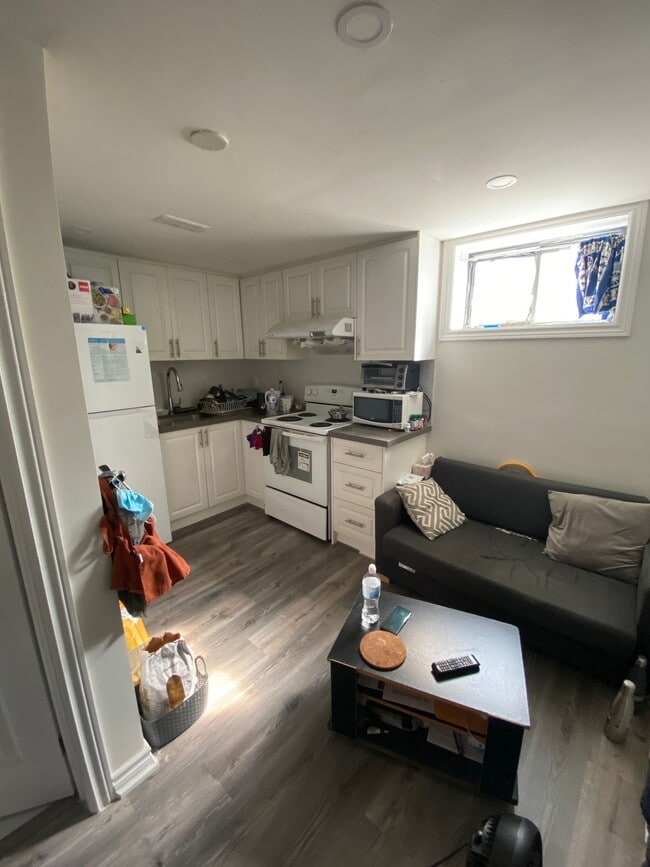 Building Photo - 15 Shawford Crescent Unit 3