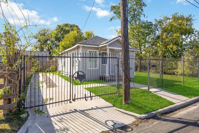 Photo - 3810 Rawley St