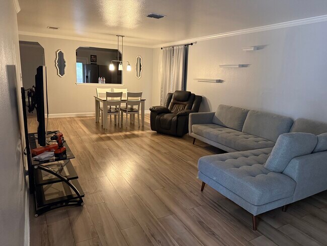 Photo - 215 Mallow Grove