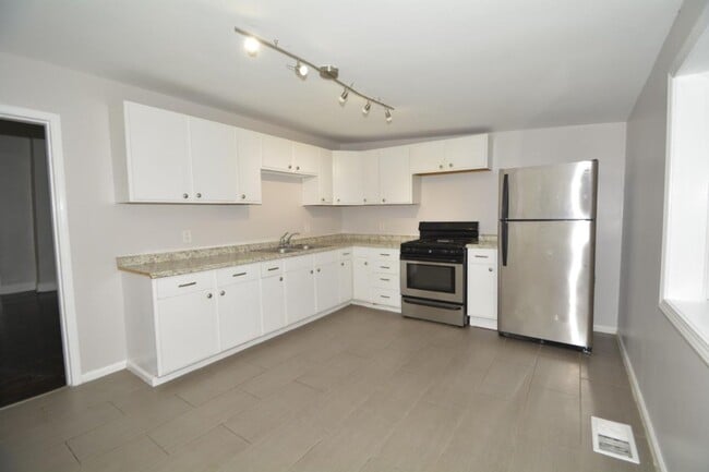 Photo - Cute 2 bed 1 Bath Home! Huge Walk in Closet!!!!