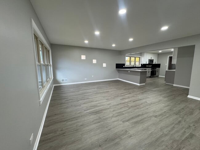 Photo - 5651 W 97th St