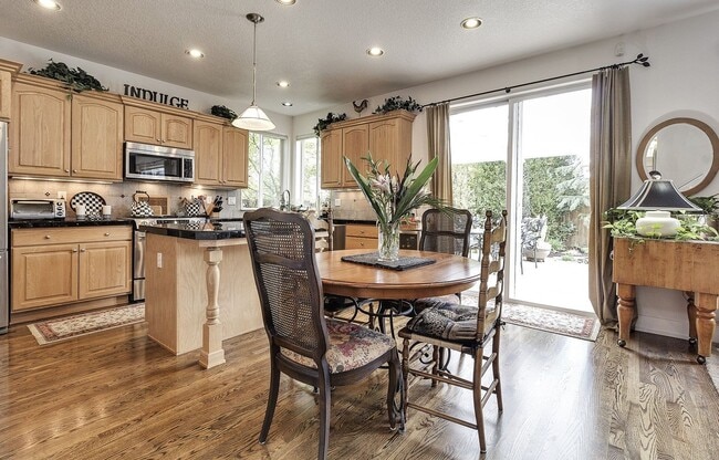 Photo - 16723 SW Rogue River Terrace