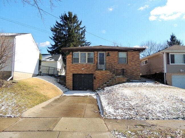 Building Photo - 3 Bed - 1 Bath Ranch for Rent in Bedford |... Rental