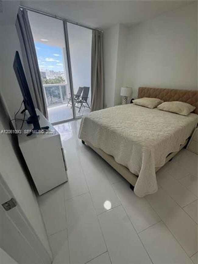 Photo - 18201 Collins Ave