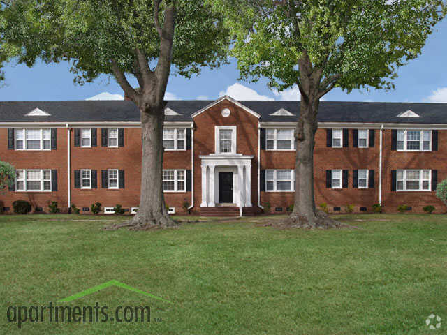 Huntington on the James Apartments For Rent in Newport