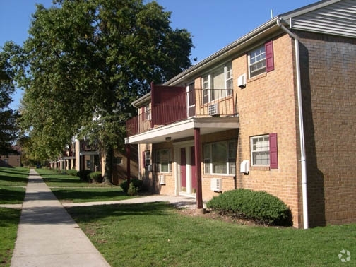 Building Photo - Crossroads Gardens Rental