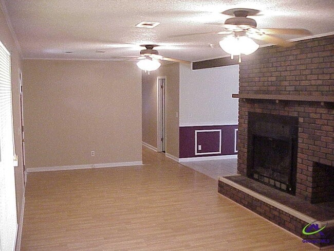 Photo - 317 Gilchrist Dr