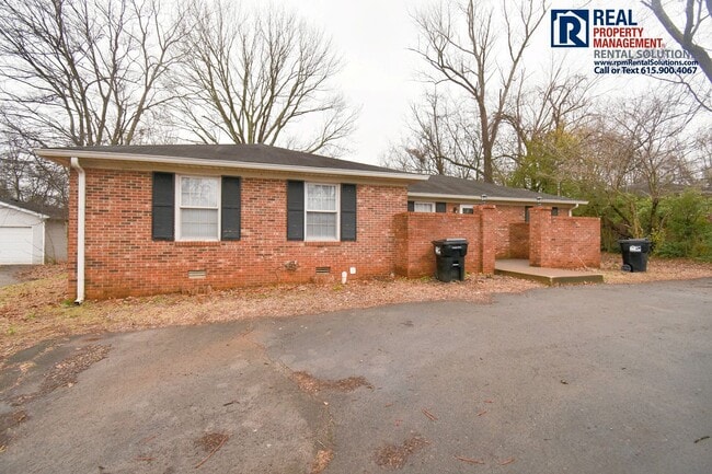 Building Photo - Adorable 2 bed 1 ba duplex in the heart of Murfreesboro!