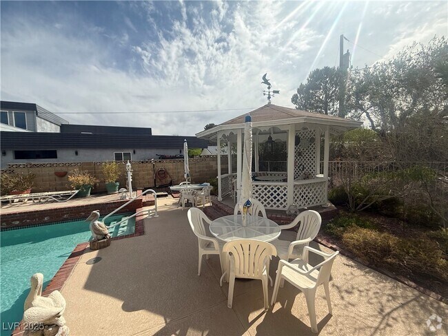 Building Photo - 2045 S Tenaya Way Rental