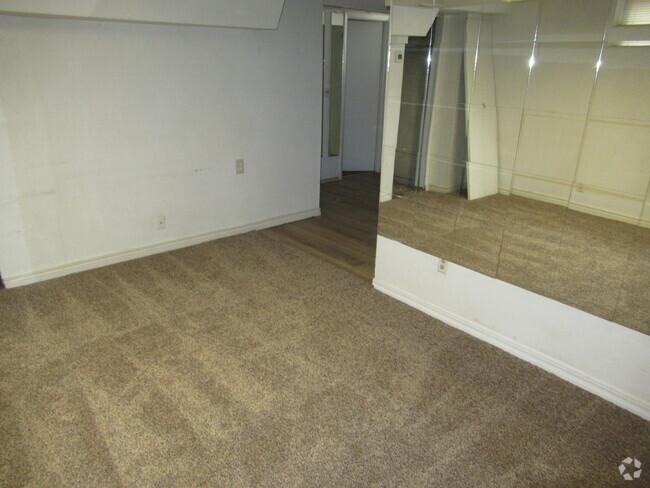 Building Photo - 112 S 13th St Unit B Rental