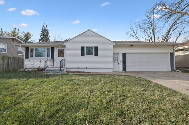 Building Photo - Charming 2-Bed/2-Bath Ranch with Garage — Rent-to-Buy Opportunity in Fremont, NE!
