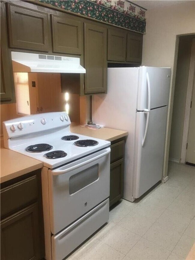 Photo - Nice Duplex with small yard and garage!