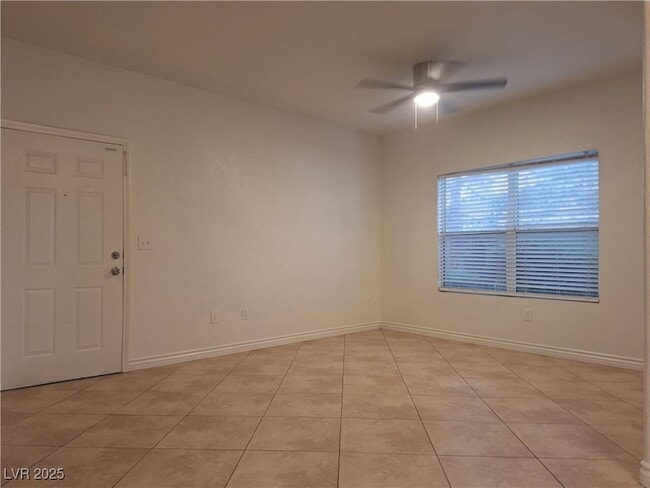 Photo - 9620 W Russell Rd Unidad 1135