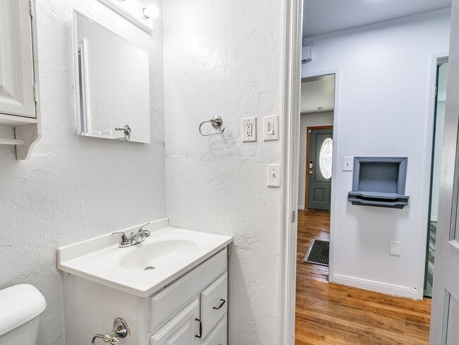 Photo - Charming 2bed home in Midwest City!