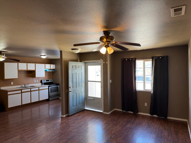 Photo - 2710 Acero Ave