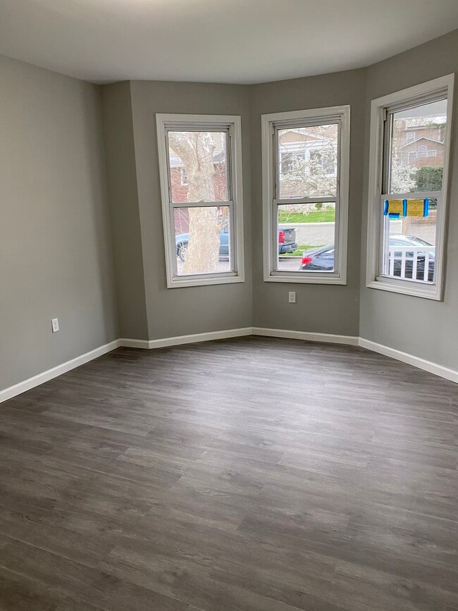 48 Entwistle Ave Unit 2