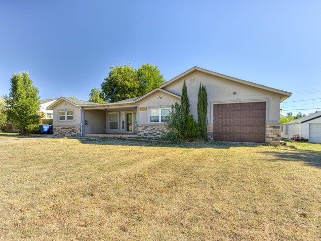 Photo - 1131 S Miles Ave