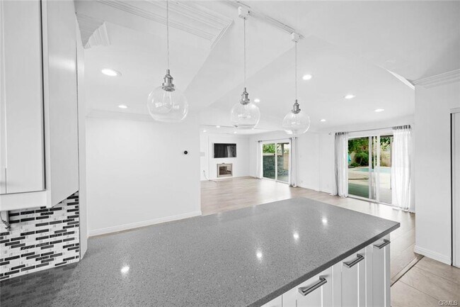 Photo - 10515 Valjean Ave