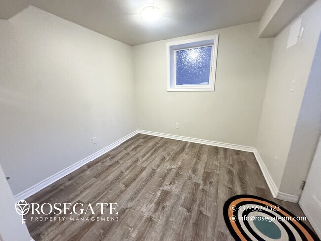 Photo - 1-Bedroom Basement Apartment with Parking, Private Balcony & Backyard in Mississauga Unité 2