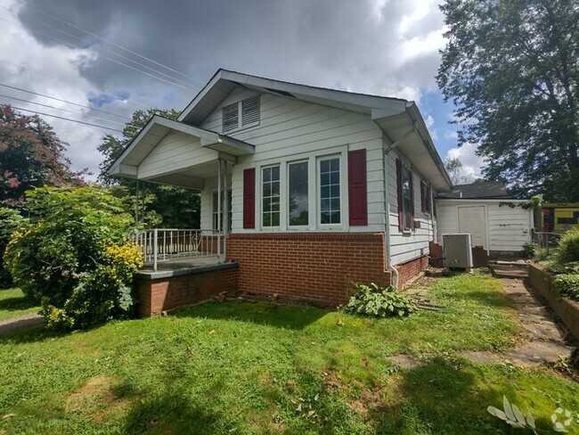 Building Photo - Renovated Cottage Beside Founders Park Rental