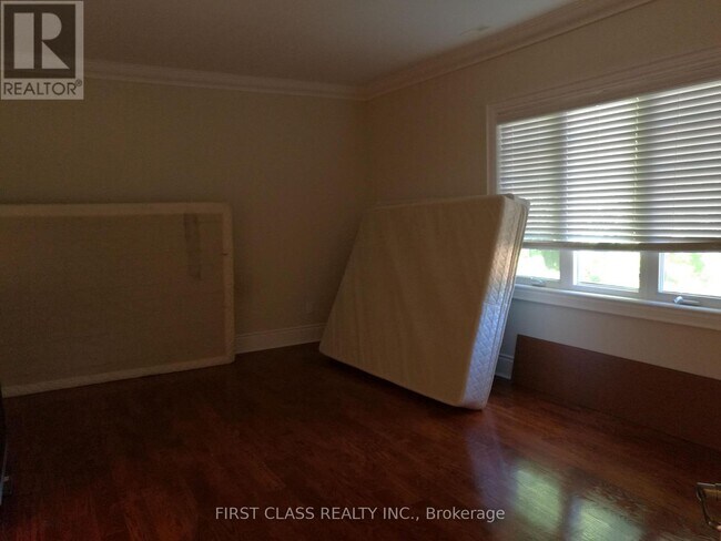 Photo - 58 Paisley Blvd E