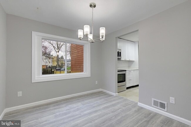 Photo - 178 Daimler Dr