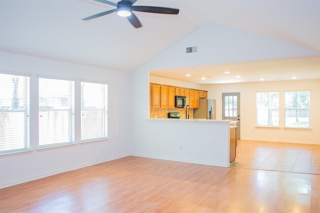 91 Genesee Ridge Dr