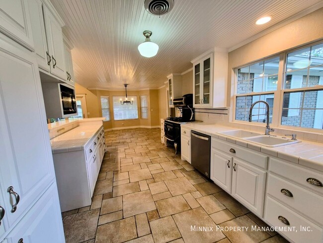 3514 Danbury Dr
