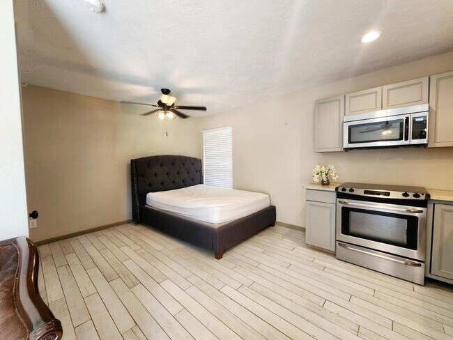 Photo - 959 Fir St