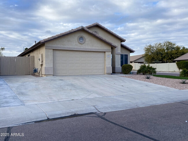 8022 W Salter Dr
