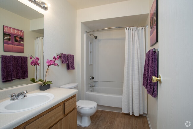2BR, 2BA - 1,003 SF