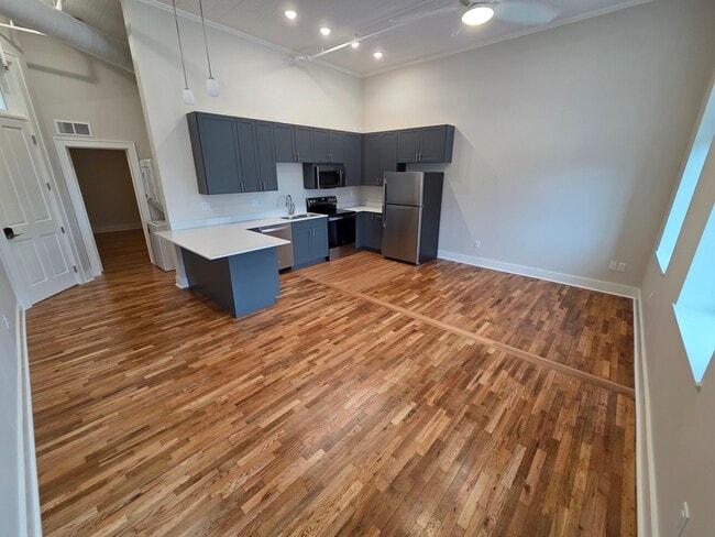 Photo - 124 Main St