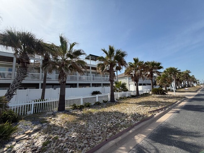 Building Photo - 14901 Windward Dr