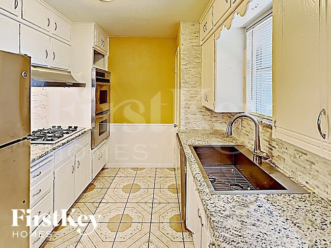 Photo - 2405 Laredo Ct