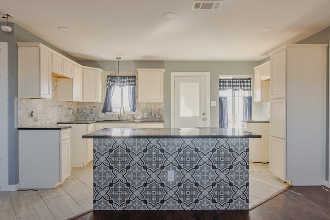 Photo - 1202 E 42nd St