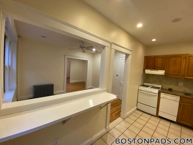 Photo - 240 Kelton St Unidad 3