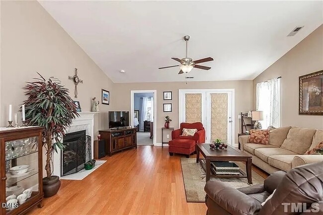 Photo - 113 Kudrow Ln