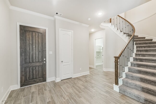 Photo - 210 Liatris Ct