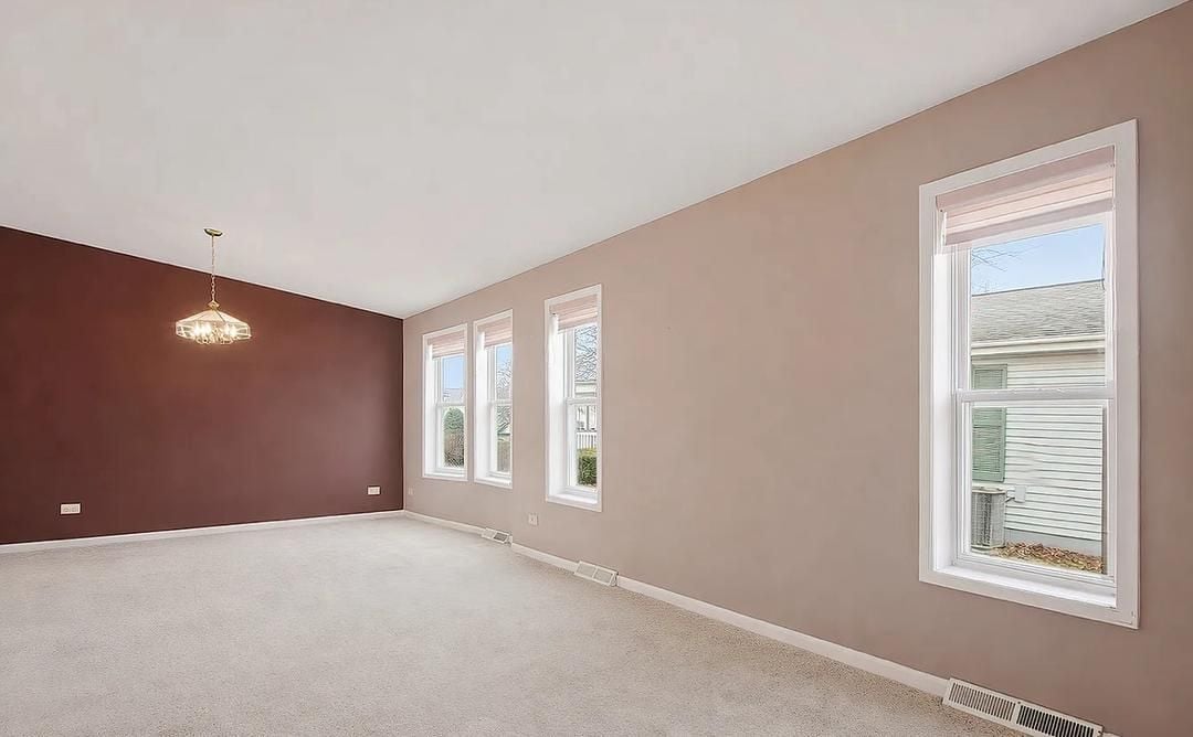 Photo - 323 Belmont Ct