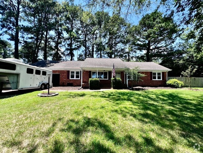 Building Photo - Brick ranch on half acre lot in Virginia B... Rental